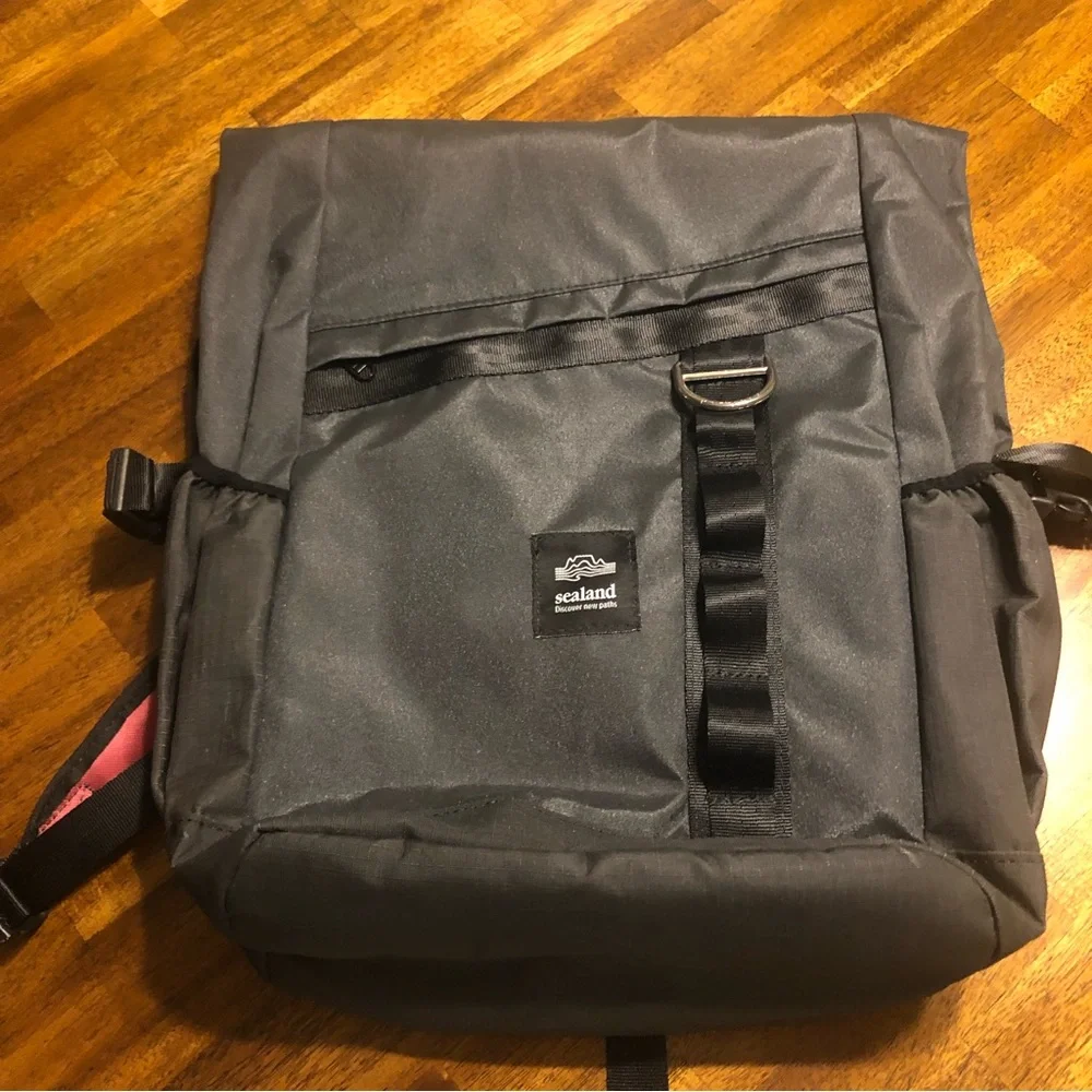 NEW $310 SEALAND Core Rowlie Water Repellent Backpack in Black/Gray!
